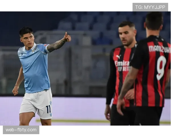 撕开后防边锋小罗前插直塞见效本赛季更像组织核心