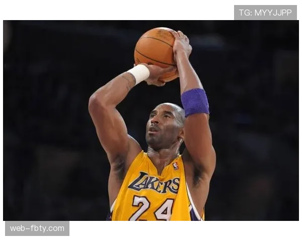 科比无球跑动撕裂防线，关键回合得分结构重塑湖人进攻