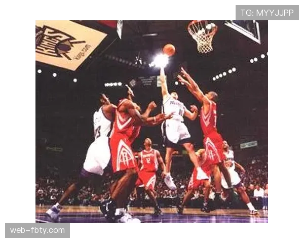 毕比无球跑动制造空位，三分效率领跑同位置后卫